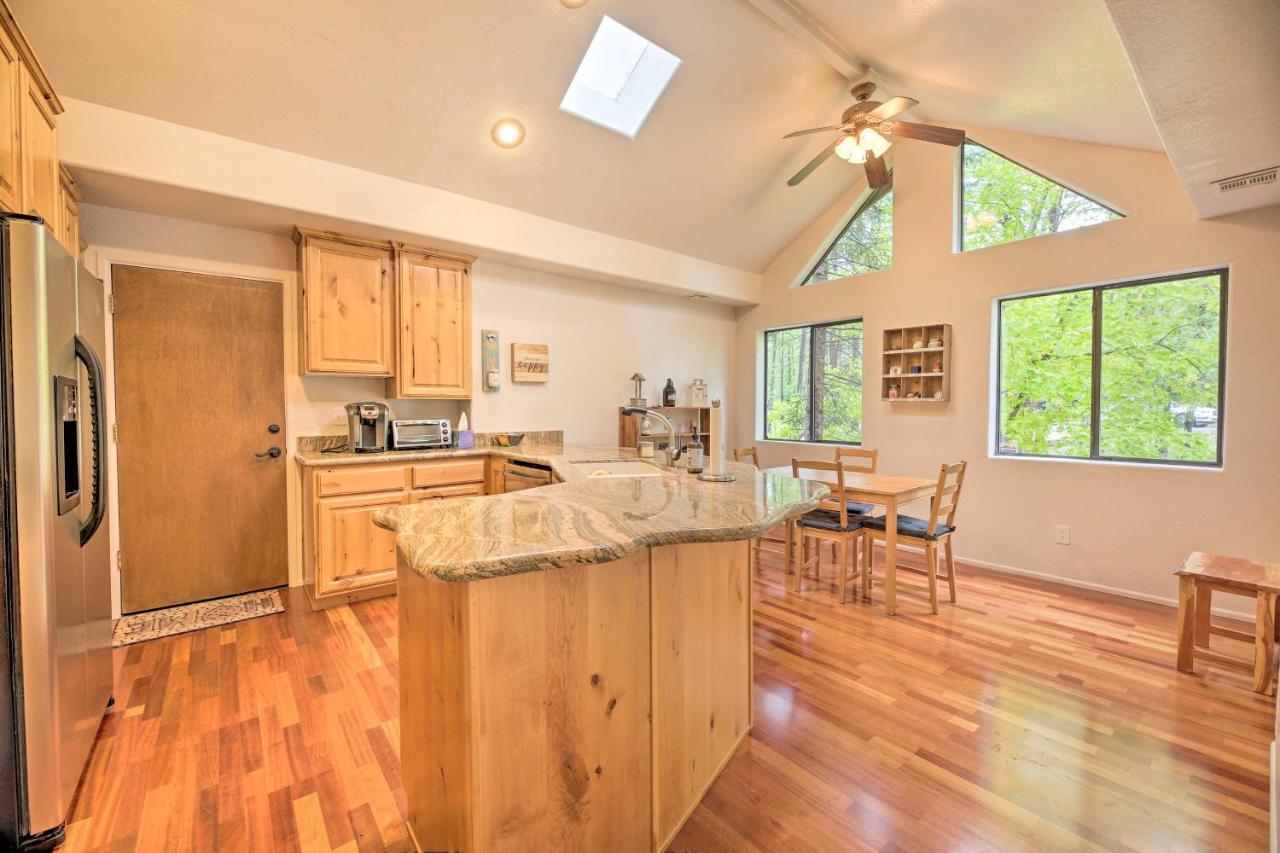 Lush Pinetop Retreat With Large Deck And Wooded Yard! Dış mekan fotoğraf